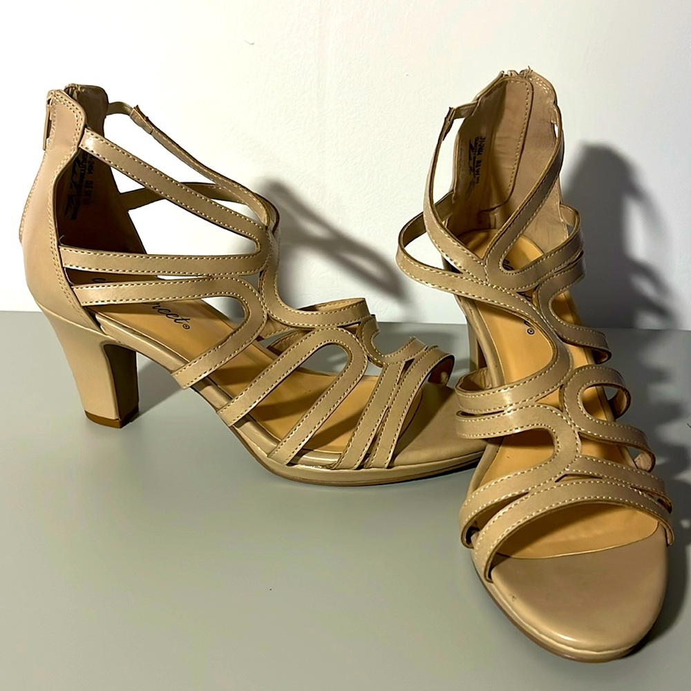 Easy Street Nude Heels Size 8 1/2 Wide